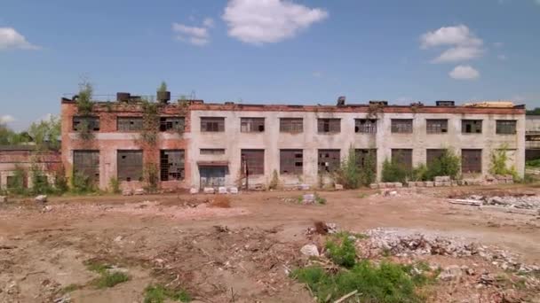 Old Industrial Territory Abandoned Buildings Ancient Factory Ruined Edifices Summer — Vídeos de Stock