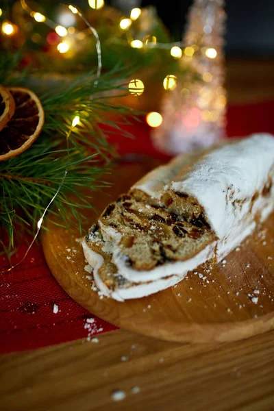 Stollen Niemiecki Chleb Bożonarodzeniowy Boże Narodzenie Stollen Drewnianym Tle Tradycyjny — Zdjęcie stockowe