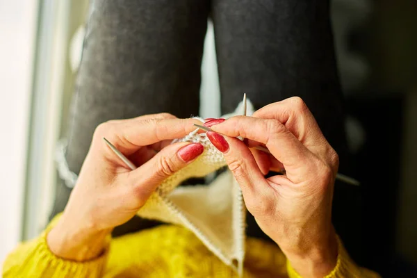 Hand Mature Female Sitting Windowsill Knitting While Enjoying Weekend Home — Stock Photo, Image