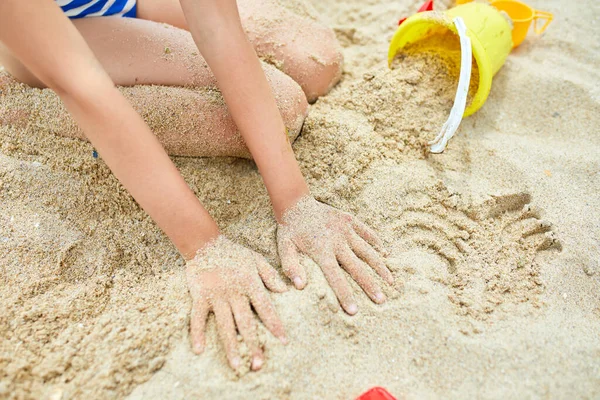 Little Girl Kid Having Fun Beach Playing Sand Toys Family — Stock Photo, Image