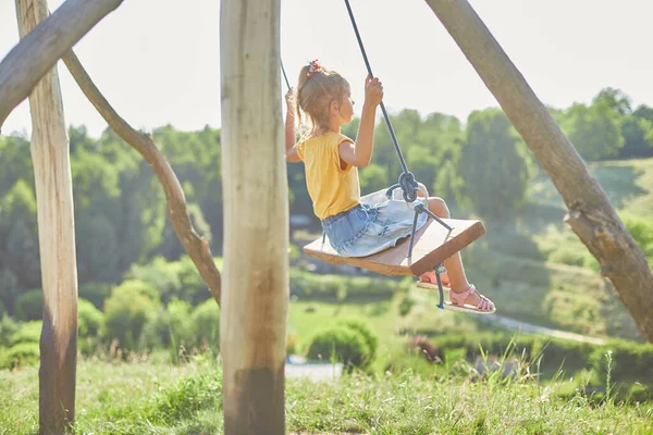 Similing Little Girl Swinging Large Rustic Wooden Swing Park Sunlight — Stock Photo, Image
