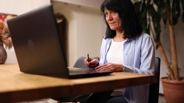 Mature Woman Designer Drawing Graphics Tablet Stylus Working Laptop Using — Vídeo de Stock