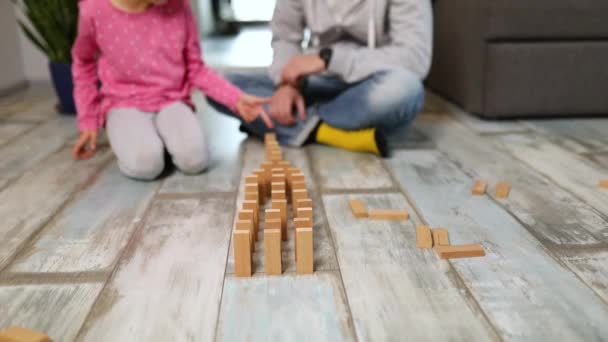 Father Happy Daughter Play Wooden Blocks Domino Falling Friendship Learn — Stock Video
