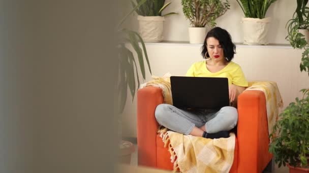Woman Using Search Laptop Technology Woman Concept Alternative Office Freelance — Stok video
