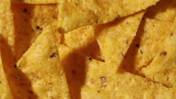 Rotasi makro keripik nacho, Latar Belakang Corn Tortilla Chips atau Nachos — Stok Video