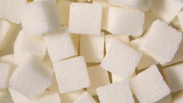 Крутящийся макро белый сахар кубики закрыть фон текстуры — стоковое видео