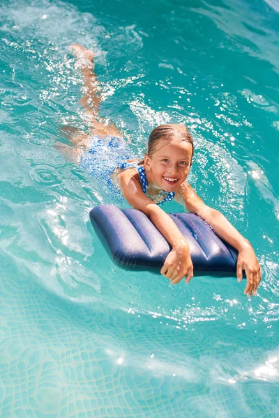 Little Girl Hat Relaxing Swimming Pool Swims Inflatable Yellow Mattress —  Stock Photo © bondarillia #446819890