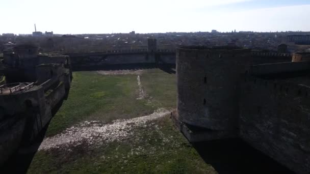 겨울에 우크라이나 고로드 드네프르에 아커만 요새를 공중에서 내려다본 동유럽에서 요새중 — 비디오