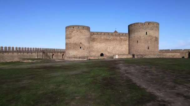 겨울에 우크라이나 고로드 드네프르에 아커만 요새를 공중에서 내려다본 동유럽에서 요새중 — 비디오