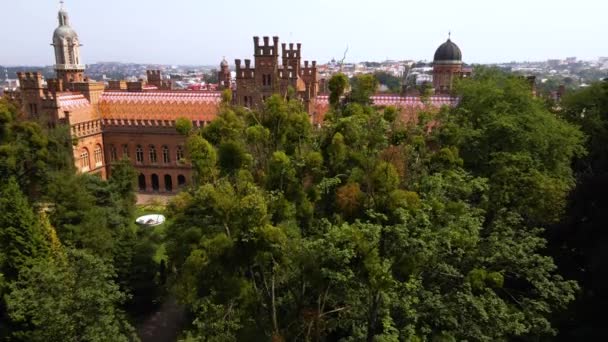 Aerial view of Yuriy Fedkovych Chernivtsi Nemzeti Egyetem, Ukrajna — Stock videók