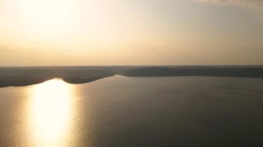 Dnister nehri, Ukrayna 'daki Bakota Körfezi' nin uçan insansız hava aracı görüntüsü.