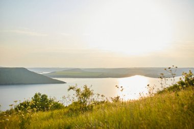 Dnister nehri, Ukrayna, Avrupa 'daki Bakota Körfezi. National Park Podilski Tovtry 'deki Doğa Güzelliği konsepti geçmişi, Sunset