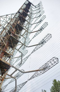 Çernobil Yasaklama Bölgesi, Ukrayna 'daki terk edilmiş askeri üste Duga radar sisteminin eski kalıntıları.