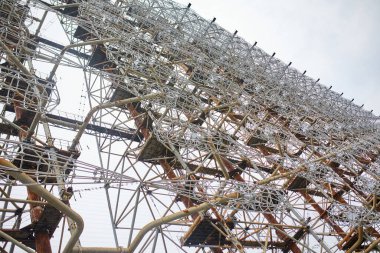 Çernobil Yasaklama Bölgesi, Ukrayna 'daki terk edilmiş askeri üste Duga radar sisteminin eski kalıntıları.