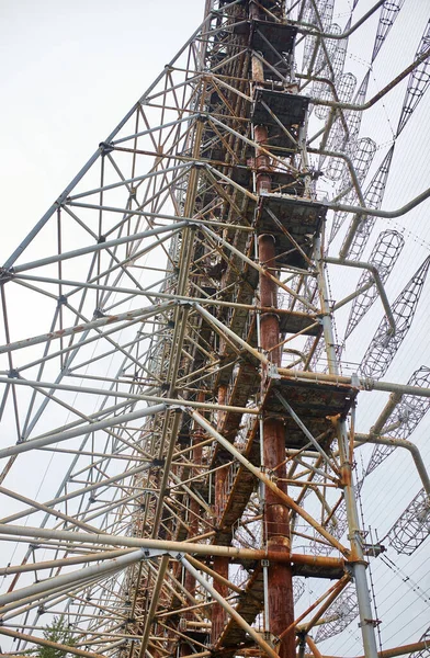 Çernobil Yasaklama Bölgesi, Ukrayna 'daki terk edilmiş askeri üste Duga radar sisteminin eski kalıntıları.