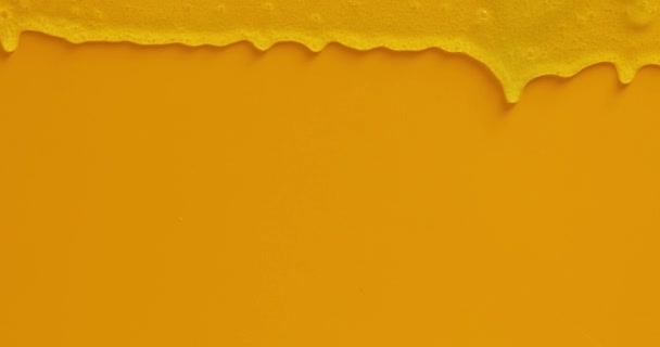Cream Folyékony Gél Szérum Folyik Sárga Textúra Smink Kozmetikai Háttér — Stock videók