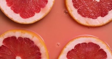 Taze greyfurt suyu ve jel serumu, organik kozmetik ürünleri, C vitamini, taze narenciye meyveleri, greyfurt özü.