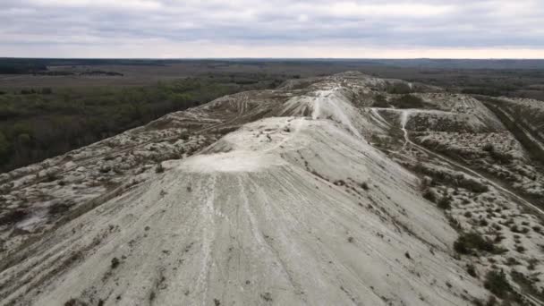 Aeronave Drone Vista Fosfogesso Branco Montanhas Resíduos Fábricas Fosfato Montes — Vídeo de Stock