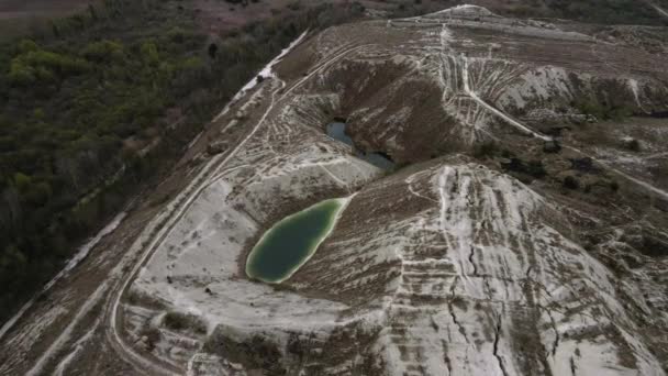 Avión Teledirigido Vista Lago Verde Formado Sobre Residuos Fosfoyeso Viaje — Vídeo de stock