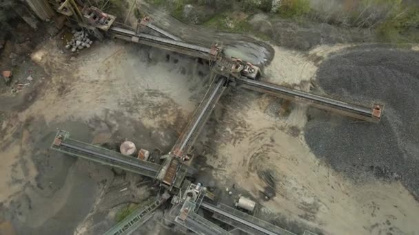 Tambang Basal Pemandangan Udara Mesin Tambang Pit Terbuka Dengan Sifter — Stok Video