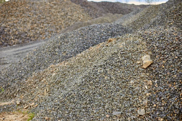 Siyah bazalt taşları madeni, bazalt taşı endüstrisi, taş ocağı.
