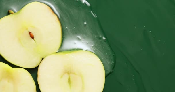 Top View Fresh Sliced Apples Gel Green Background Juice Gel — Stock Video