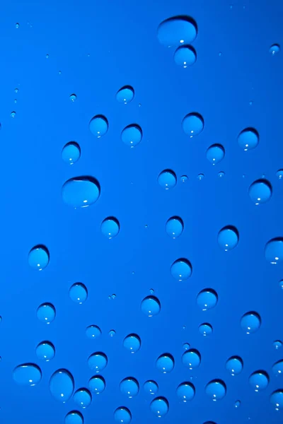 Αφηρημένες Σταγόνες Νερού Μπλε Φόντο Μακροεντολή Φυσαλίδες Κοντά Καλλυντικά Υγρό — Φωτογραφία Αρχείου