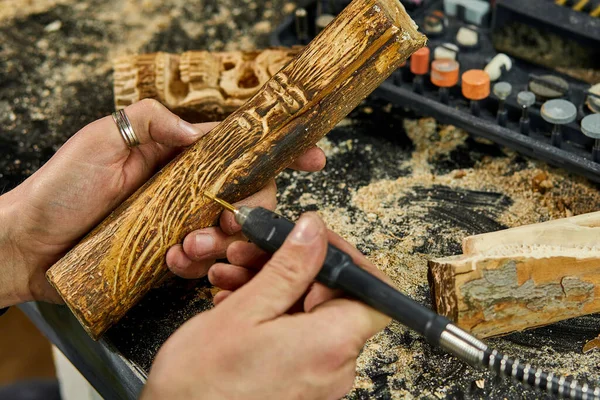 Close Male Hands Using Power Wood Working Tools Graver Carving — Stock Photo, Image