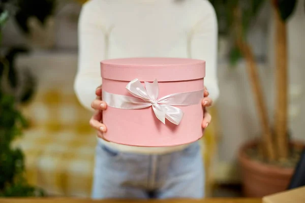 Female Hands Holding Give Pink Gift White Ribbon Present Box — Zdjęcie stockowe