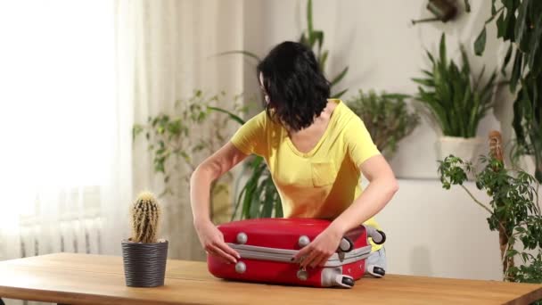 Woman Close Zips Red Suitcase Packing Getting Ready Summer Vacation — Vídeo de Stock