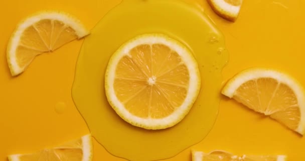 Top View Rotation Fresh Slice Lemons Juice Gel Serum Organic — Stockvideo