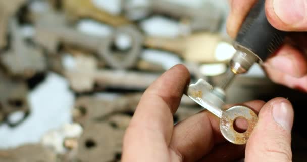 Locksmith Workshop Makes New Key Use Grinding Engraving Machine Production — Vídeos de Stock