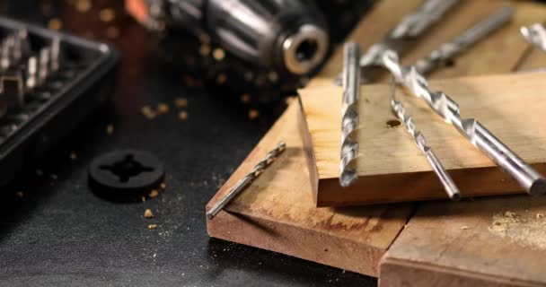 Close Conjunto Broca Metal Homem Tomar Para Trabalho Oficina Carpinteiro — Vídeo de Stock