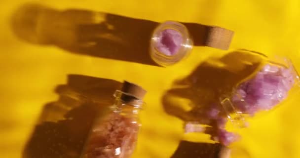 Płaska Butelka Soli Morskiej Naturalnych Produktów Spa Kosmetycznych Makieta Produktu — Wideo stockowe