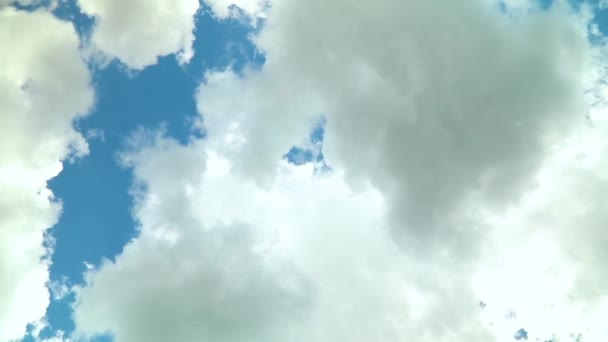 Vita Moln Flyga Över Klarblå Himmel Cloud Time Lapse Natur — Stockvideo