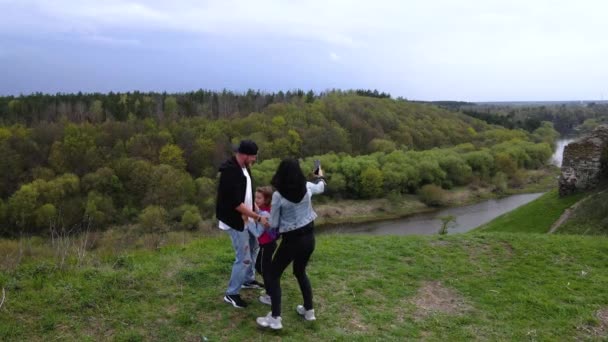 Happy Family Taking Selfie Smartphone Coast Sluch River Hills Gubkiv — Stockvideo