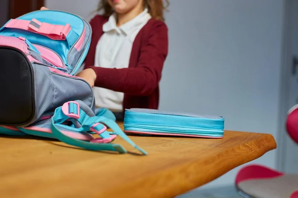 Colegiala Poner Libros Notas Mochila Casa Alumno Preparar Personal Para — Foto de Stock