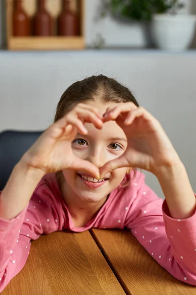 Little Girl Making Hearts Hands Love Casual Cheerful Cute Funny — Zdjęcie stockowe