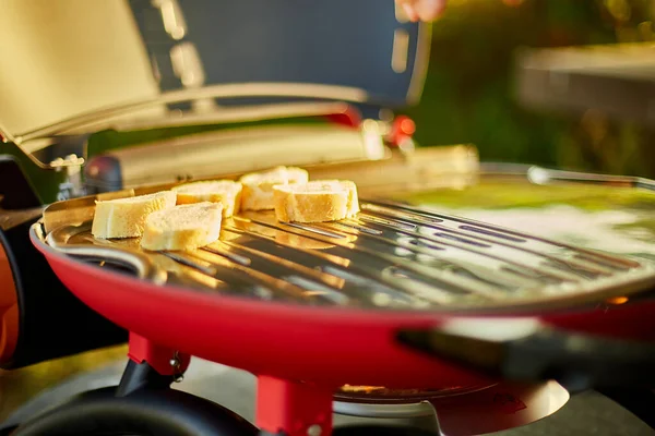 Prepare Breakfast Bread Roasting Bruschetta Barbecue Gas Grill Outdoor Backyard — Stock fotografie