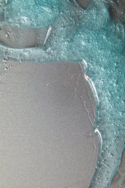 Gümüş doku, makyaj ve kozmetik arka plan, cilt bakımı veya saç ürünü üzerine mavi krem sıvı jel serumu