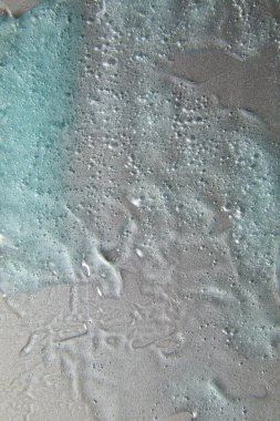 Gümüş doku, makyaj ve kozmetik arka plan, cilt bakımı veya saç ürünü üzerine mavi krem sıvı jel serumu