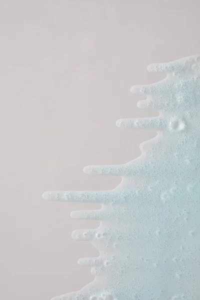 Sérum Gel Liquide Crème Bleue Écoule Sur Texture Argentée Fond — Photo