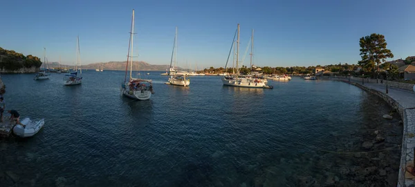 Острів Kastos Greece August 2021 Острів Кастос Пришвартованими Яхтами Вітрильниками — стокове фото