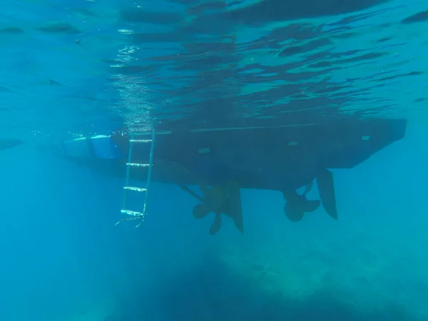 Underwater View Yacht Rudder Prop Ladder Coast Kastos Island Lefkada — Zdjęcie stockowe