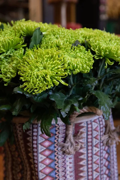Fresh Cut Chrysanthemums Bouquet Sale Florists Shop Vertical Close — Stock Photo, Image