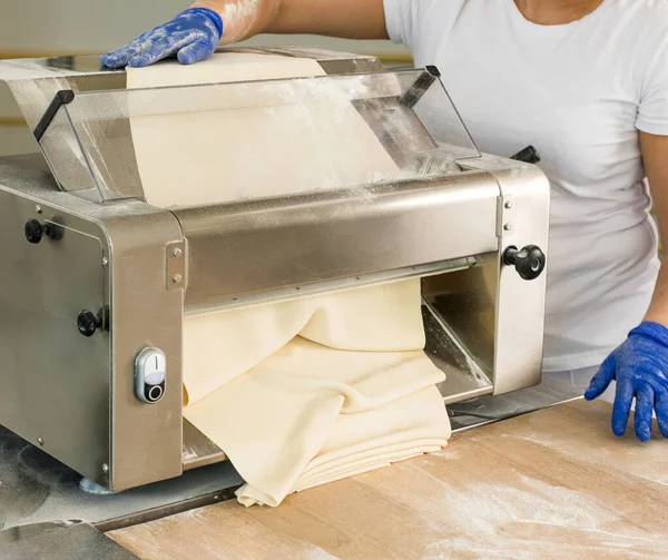 Dough sheeter. A device for the production of dumplings. — Stock Photo, Image