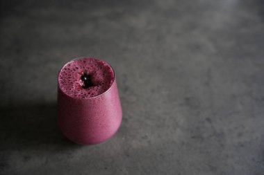 Taze organik çiğ yaban mersini pürüzsüz