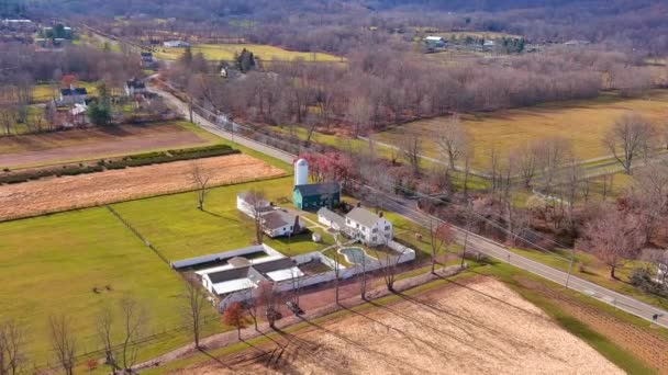 Luftbild Einer Herbstlichen Ländlichen Landschaft Drohnenvideo Eines Fluges Über Bauernhof — Stockvideo