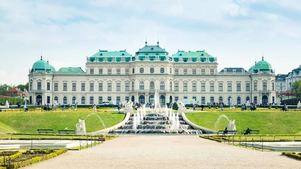 Wiedeń Austria Kwietnia 2022 Górny Belweder Pałac Fontanną Ogrodem Wiosną — Zdjęcie stockowe