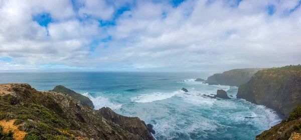 Pohled Velké Vlny Přijíždějící Atlantické Pobřeží Oceánu Západní Algarve Jižním — Stock fotografie